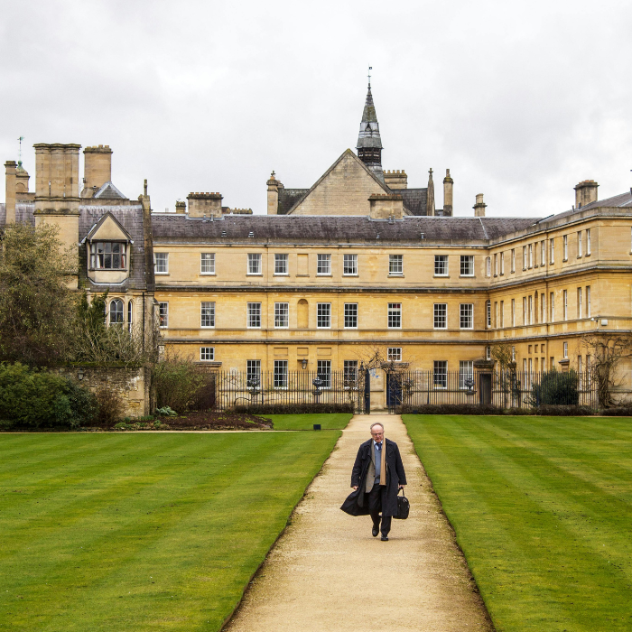  Journey through the Cotswolds to Oxford and London