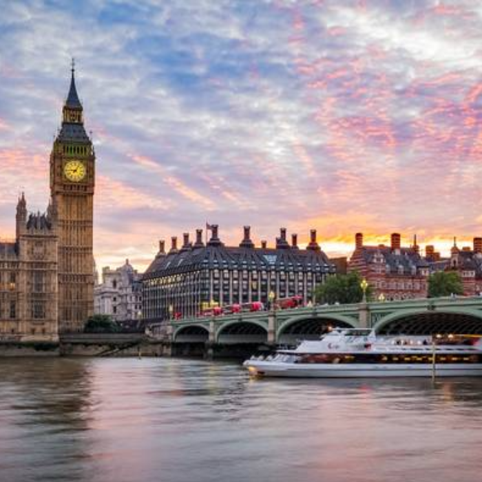 Admire Stratford-upon-Avon and Return to London