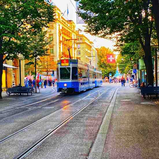  Discover Cosmopolitan Zürich