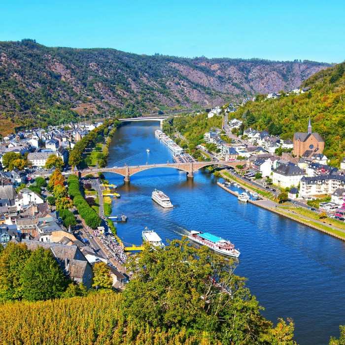 Cruise on the River & Wilderness Stay